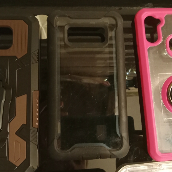 Variety of Phone Covers - Picture 14 of 14
